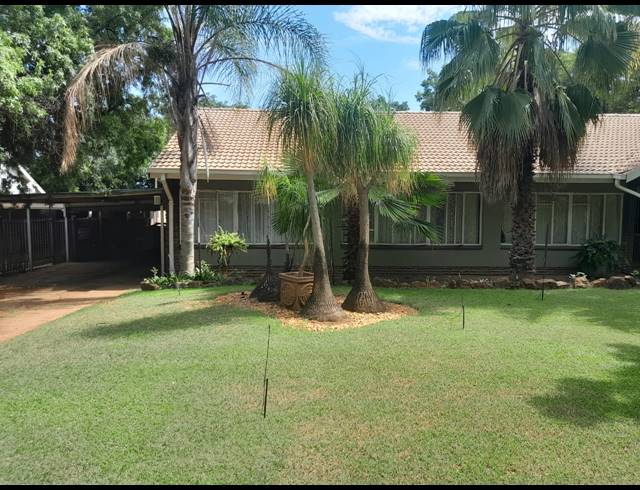 4 BEDROOM HOUSE FOR SALE IN PROTEA PARK